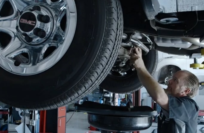 Image of a technician at a GMC Business Elite Dealer.