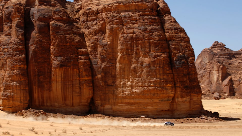 Chip Ganassi Racing with the HUMMER EV Electric Vehicle in Saudi Arabia zoomed out view