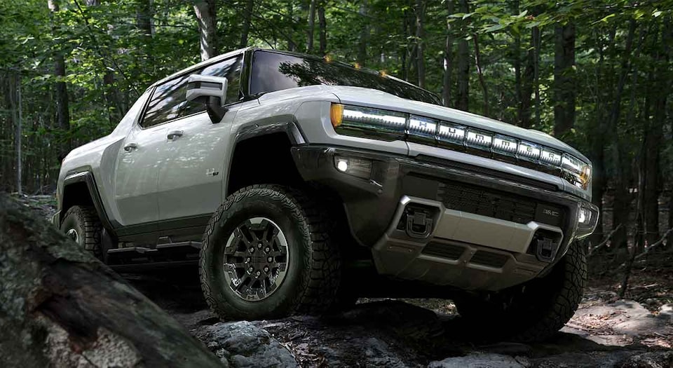 GMC HUMMER EV’S VISIONARY OFF-ROAD EXPERIENCE