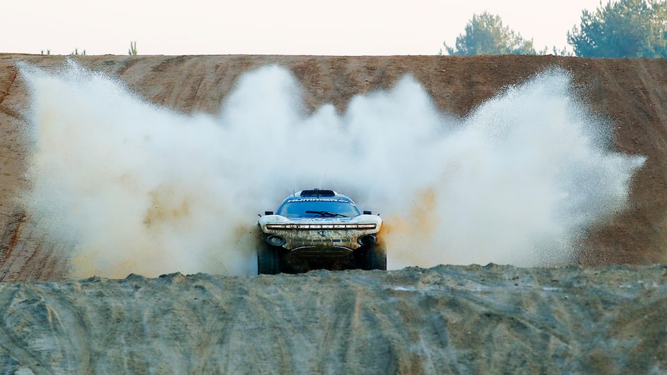 No.99 SEGI TV GMC HUMMER EV.R with Dust Cloud Behind