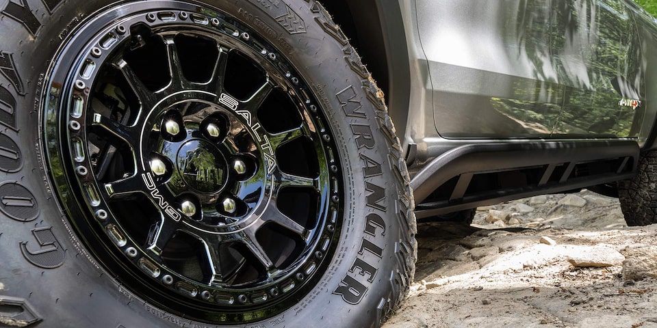 Close-Up on the 17" Beadlock Salta Wheels on the 2024 GMC Canyon AT4X AEV Edition